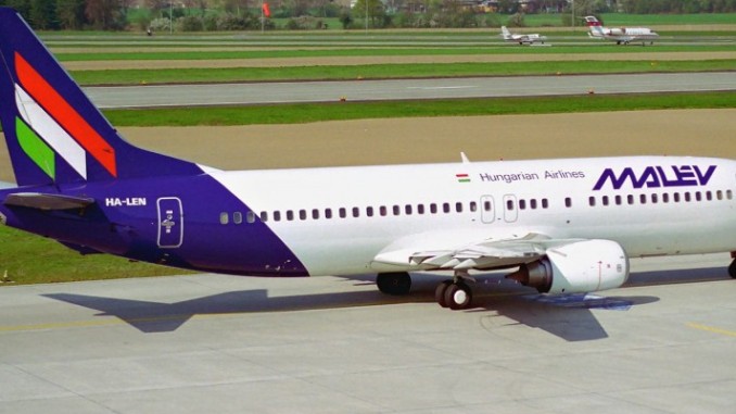 MALEV_Hungarian_Airlines_Boeing_737-400;_HA-LEN@ZRH;11.04.1997_(6161897459)