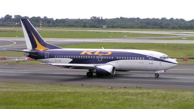 KD_Avia_Boeing_737-300_EI-DJK_DUS