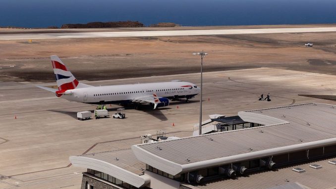 first_comair_boeing_737-800_flight_to_saint_helena_airport_154