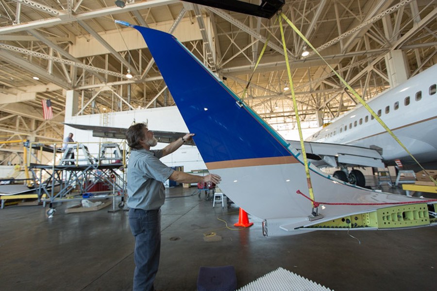 United Moves Forward with 757 Scimitar Winglets Installation ...