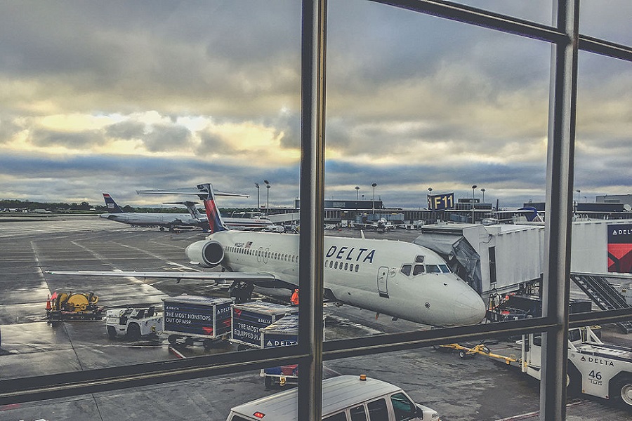 N925AT at Minneapolis-St. Paul International Airport.