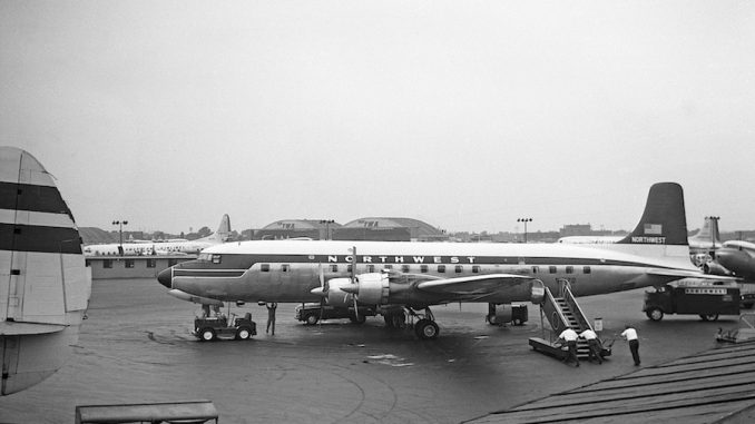 Douglas_DC-6B,_Northwest_Orient_Airlines_JP6401204