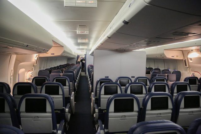 Economy seating on Delta's 747 (Photo: John Cobb)