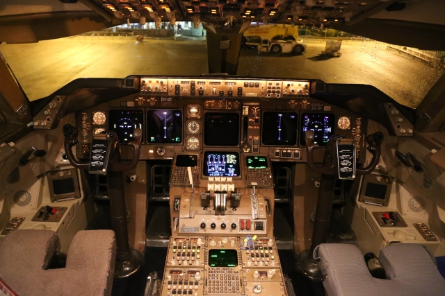 The 747's flight deck (Photo: John Cobb)