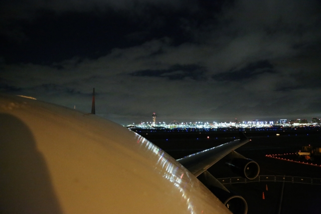 Looking at LAX from the flight deck escape hatch on the 747-400 (Photo: John Cobb)