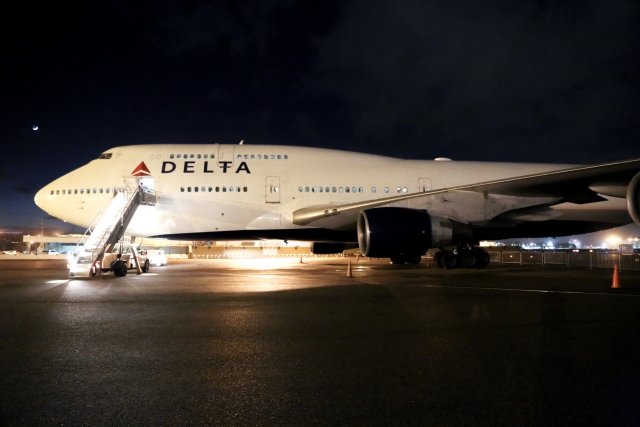 Delta's 747 on the ramp (Photo: John Cobb)