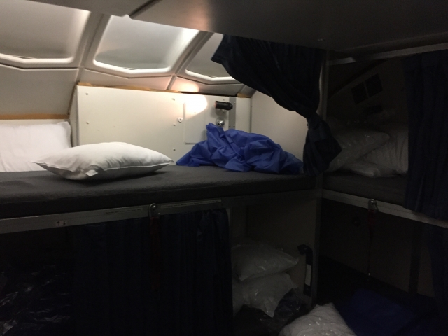 Flight attendant crew rest on Delta's 747 (Photo: AirlineGeeks | Albert Kuan)