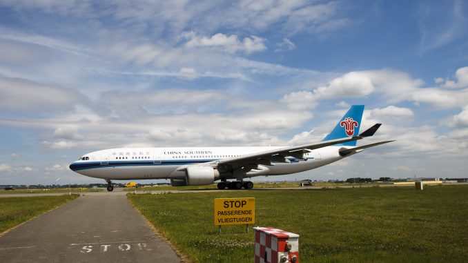 China-Southern_A332_AMS_Fabian-Behr