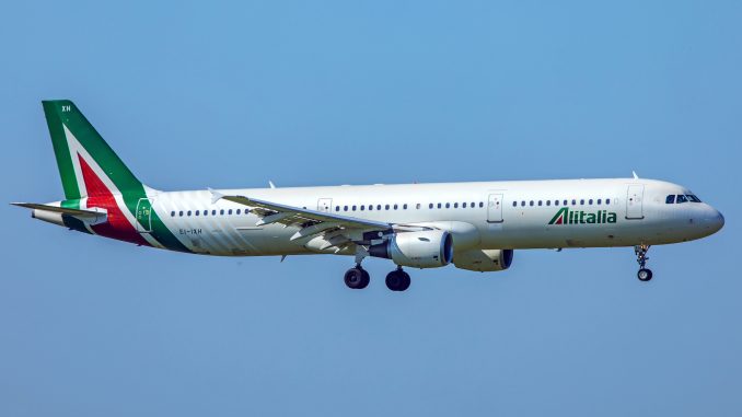 Alitalia-A321-LHR-William-Derrickson