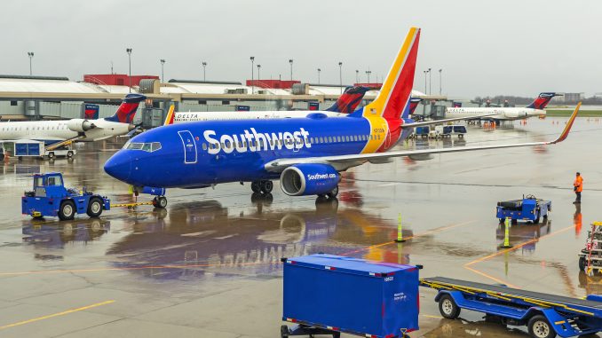 Southwest-B737-PIT-William-Derrickson