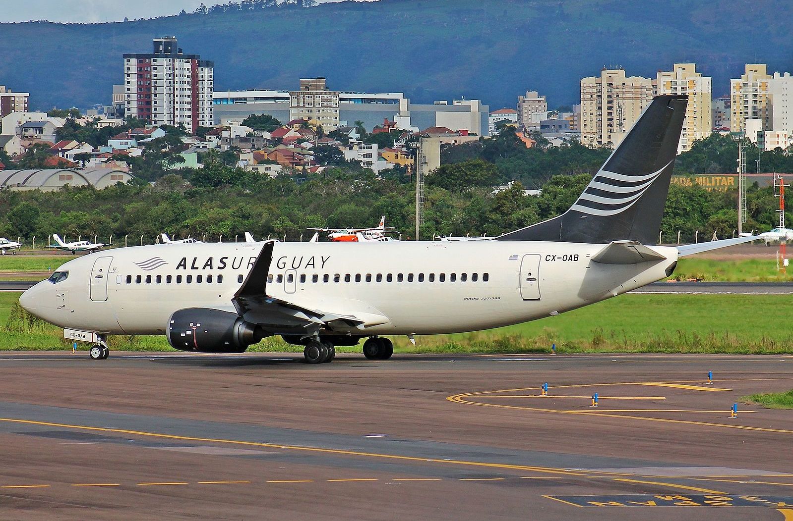 737-300_ALAS_URUGUAY_SBPA_32904992550