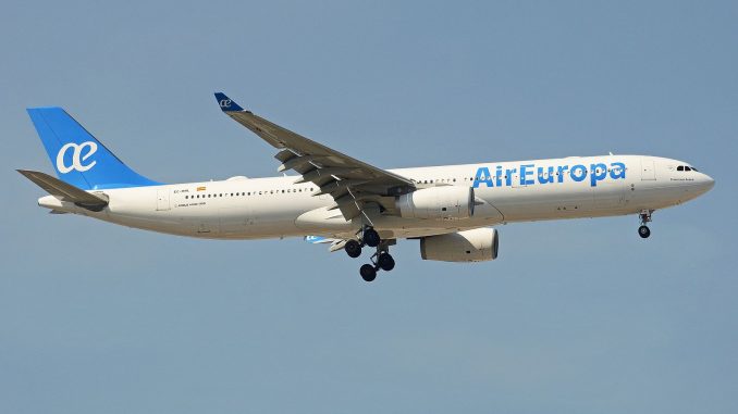 Airbus_A330-343_‘EC-MHL’_Air_Europa_(27223009785)