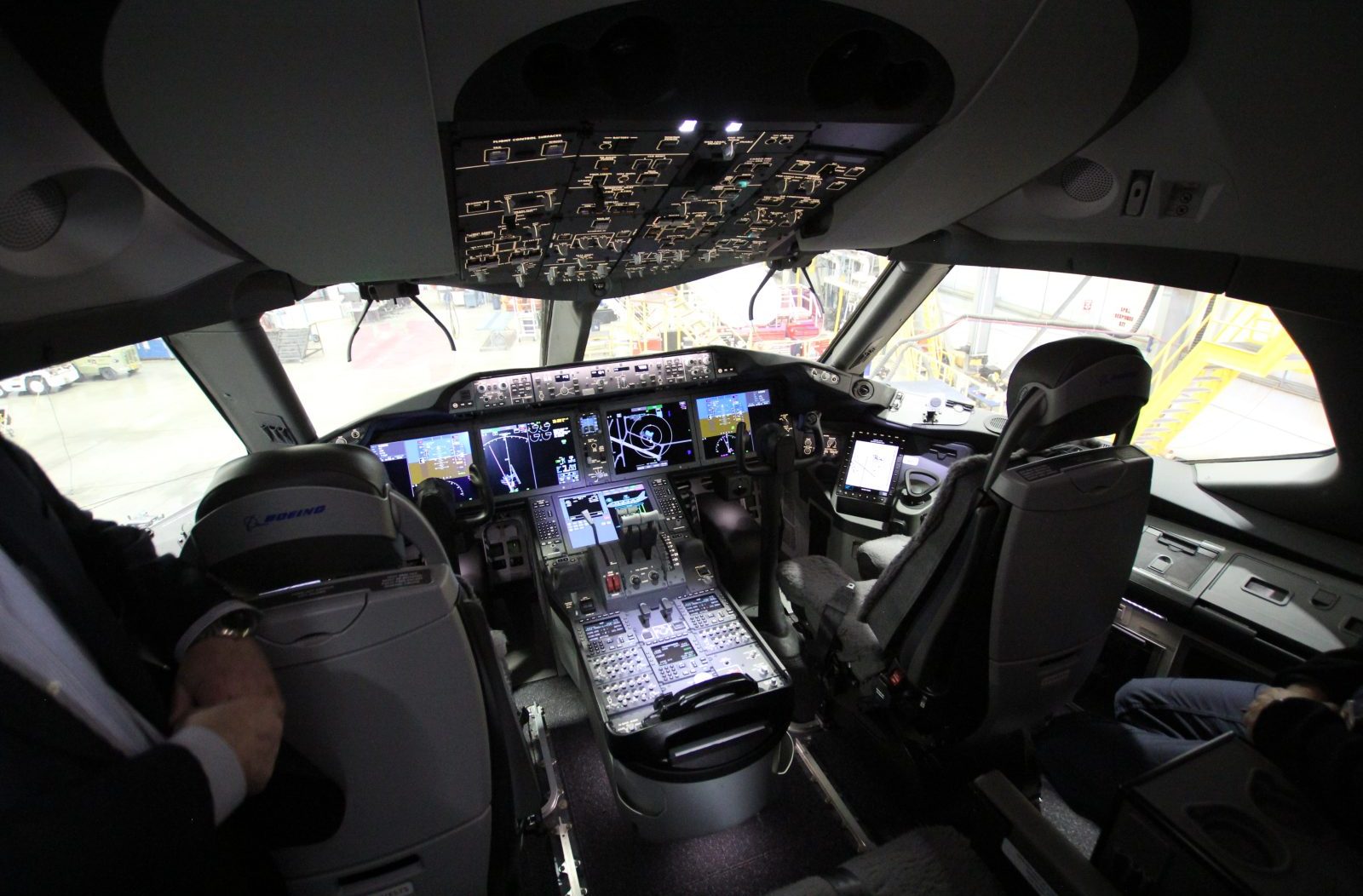 Boeing 787 flight deck