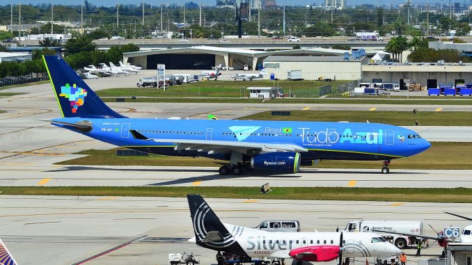 1599px-PR-AIT_A330_Azul_Tudo_FLL_Big_Blue_Bus_JTPI_2066_(32284975824)