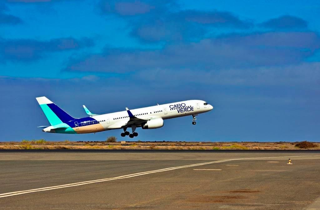 A Cabo Verde Airlines 757-200.