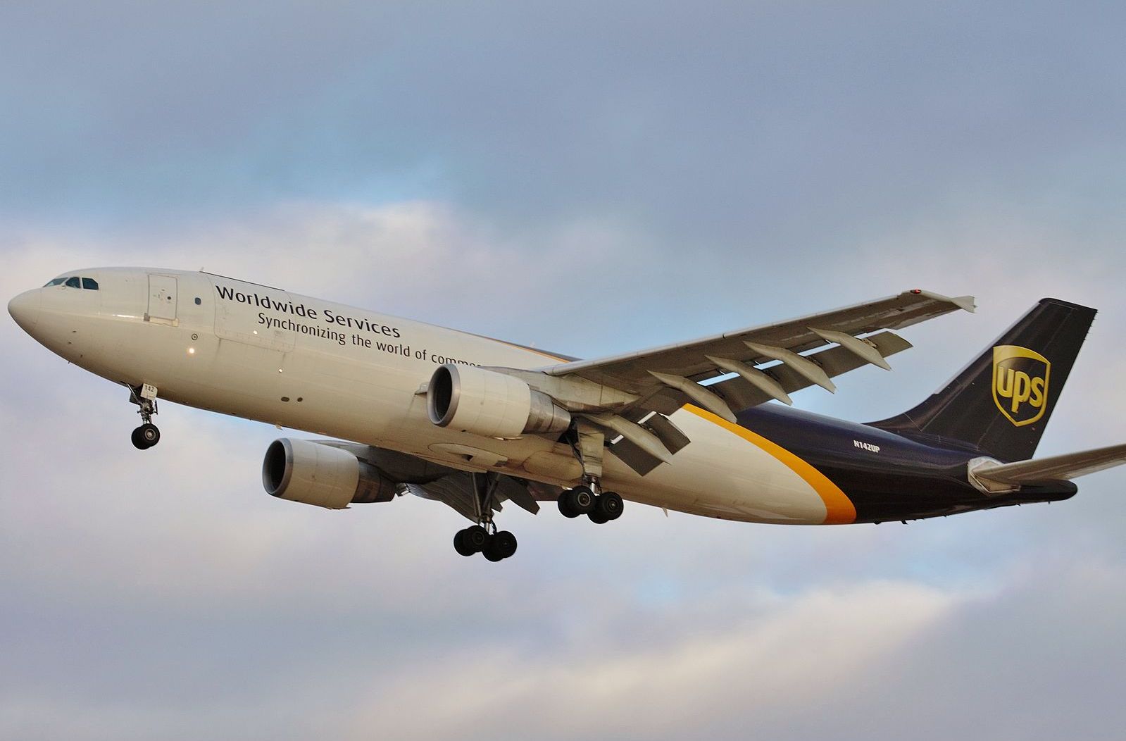 UPS A300 takeoff