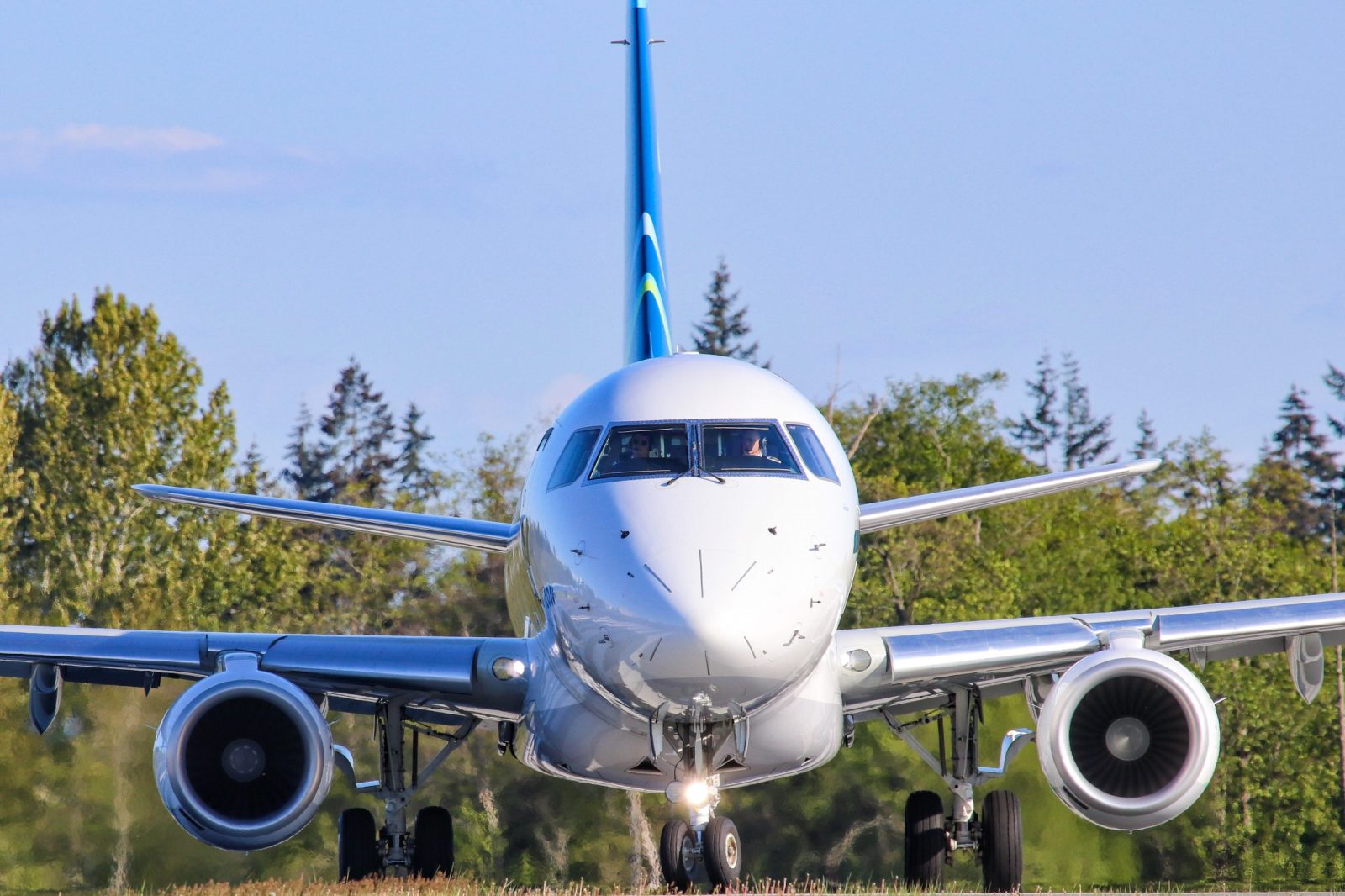 A Horizon Air Embraer E175 at Paine Field.