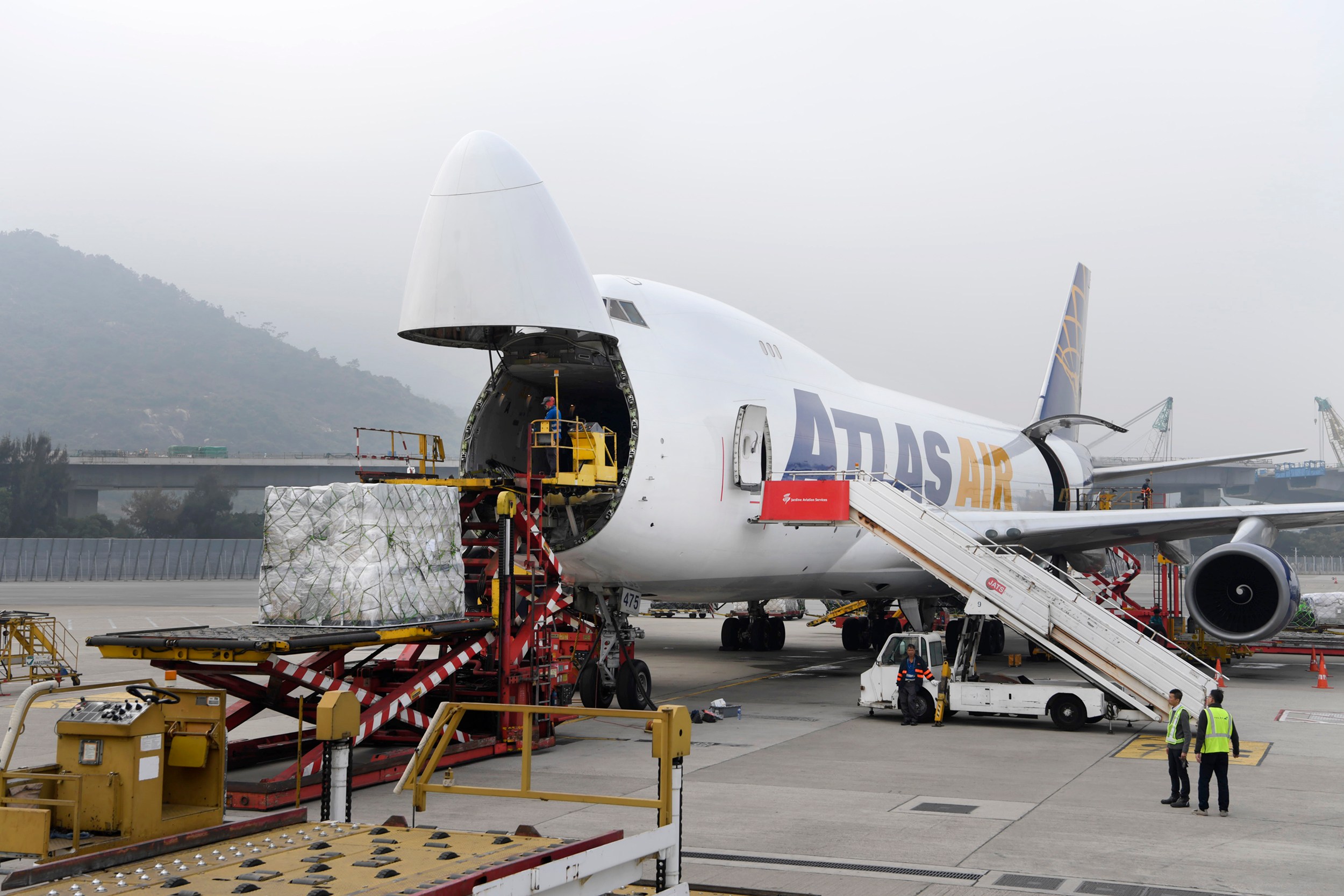 What Is an Aircraft Loadmaster? | AirlineGeeks.com