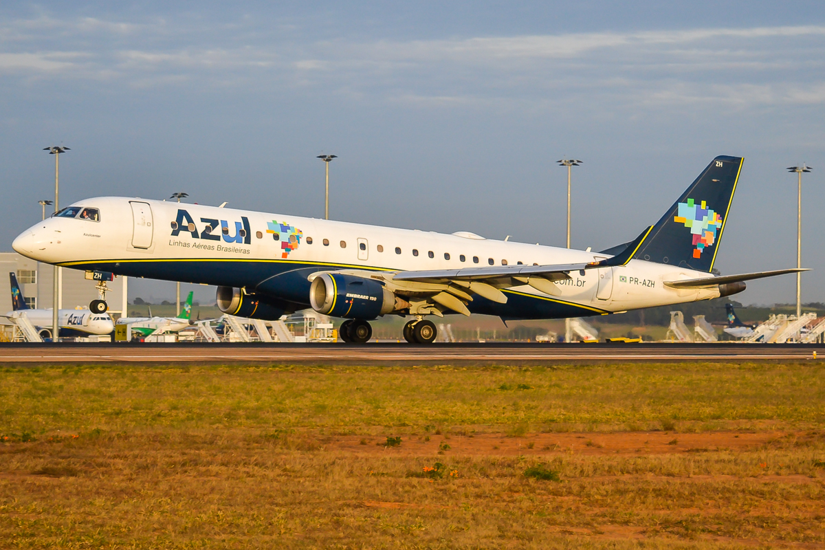 An Azul Embraer 190 lands in Campinas.