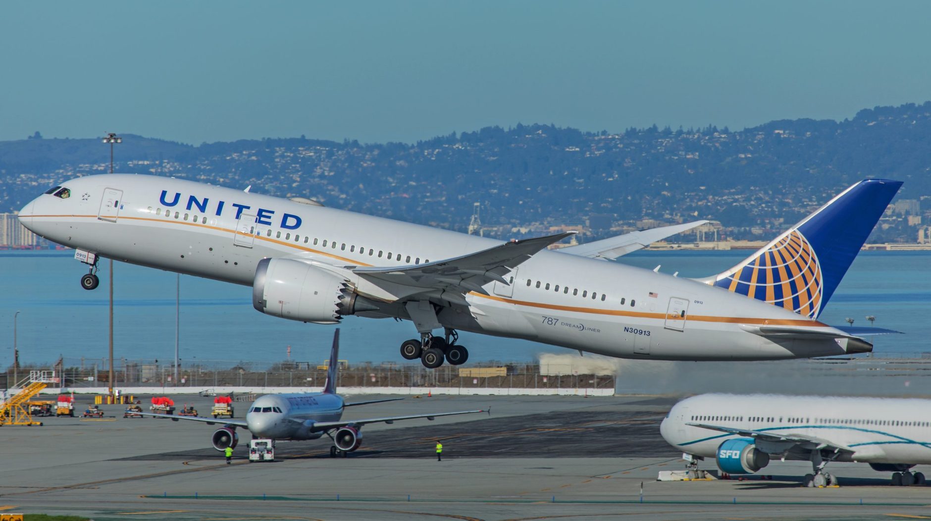 A United Airlines Boeing 787 at San Francisco.