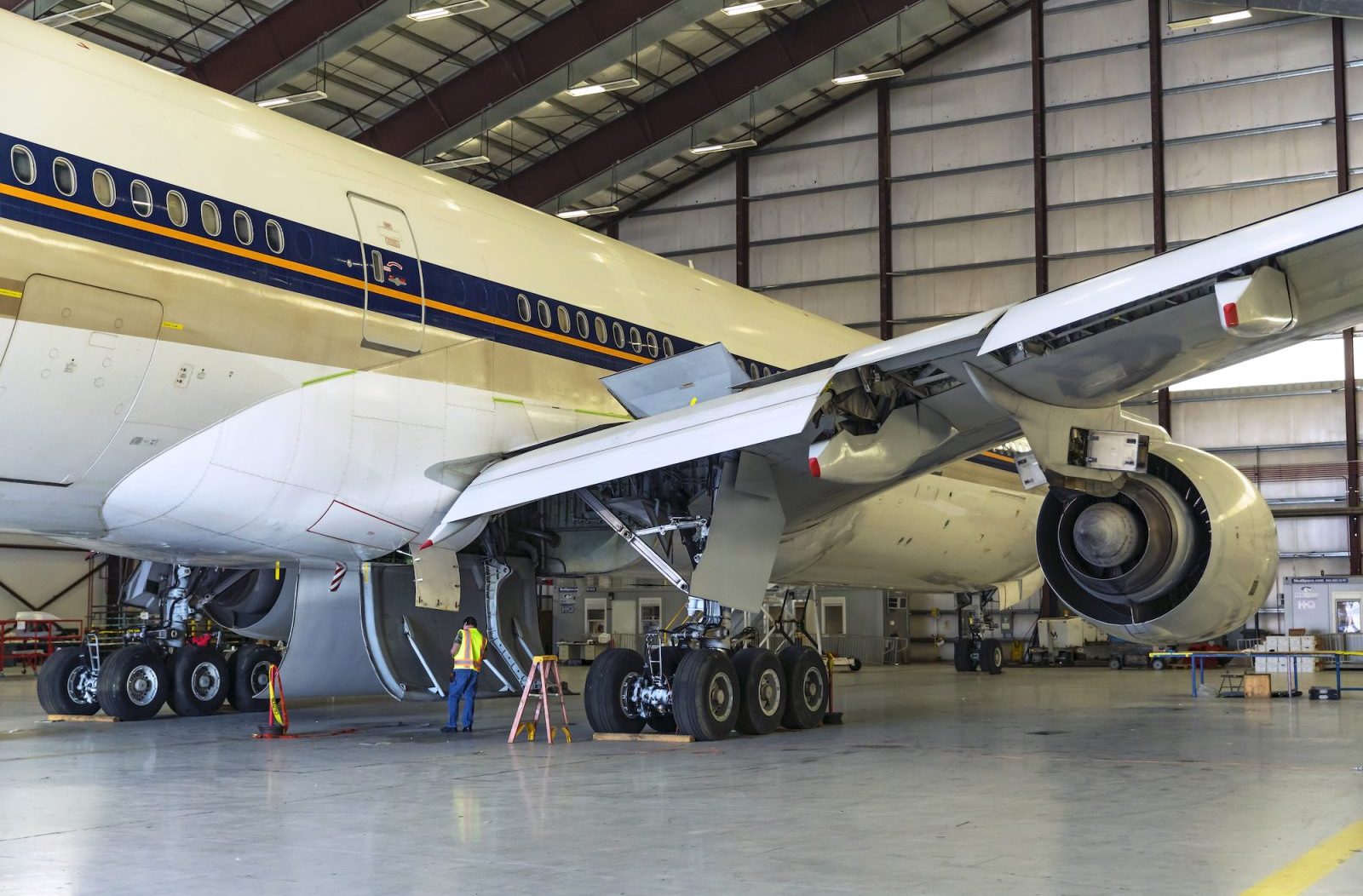 Aircraft hangar