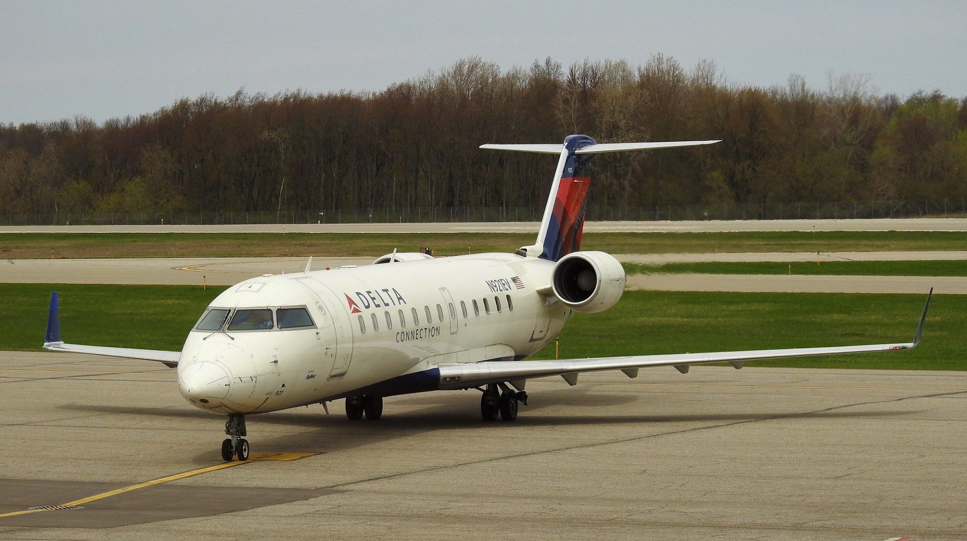 Delta Connection CRJ-200