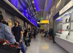 A security line at Newark. (Photo: Taylor Rains | AirlineGeeks)