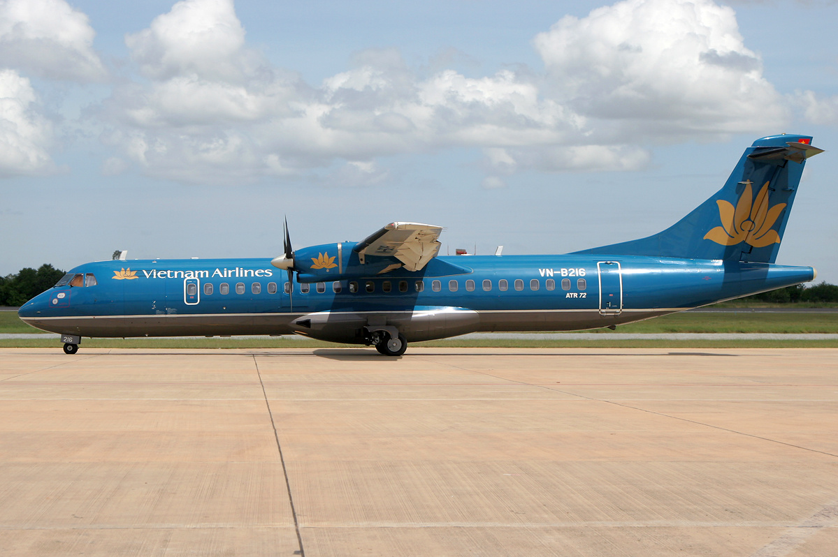 A Vietnam Airlines ATR-72 arrives in Phnom Phenh (Photo: M Radzi Desa GDFL 1.2)