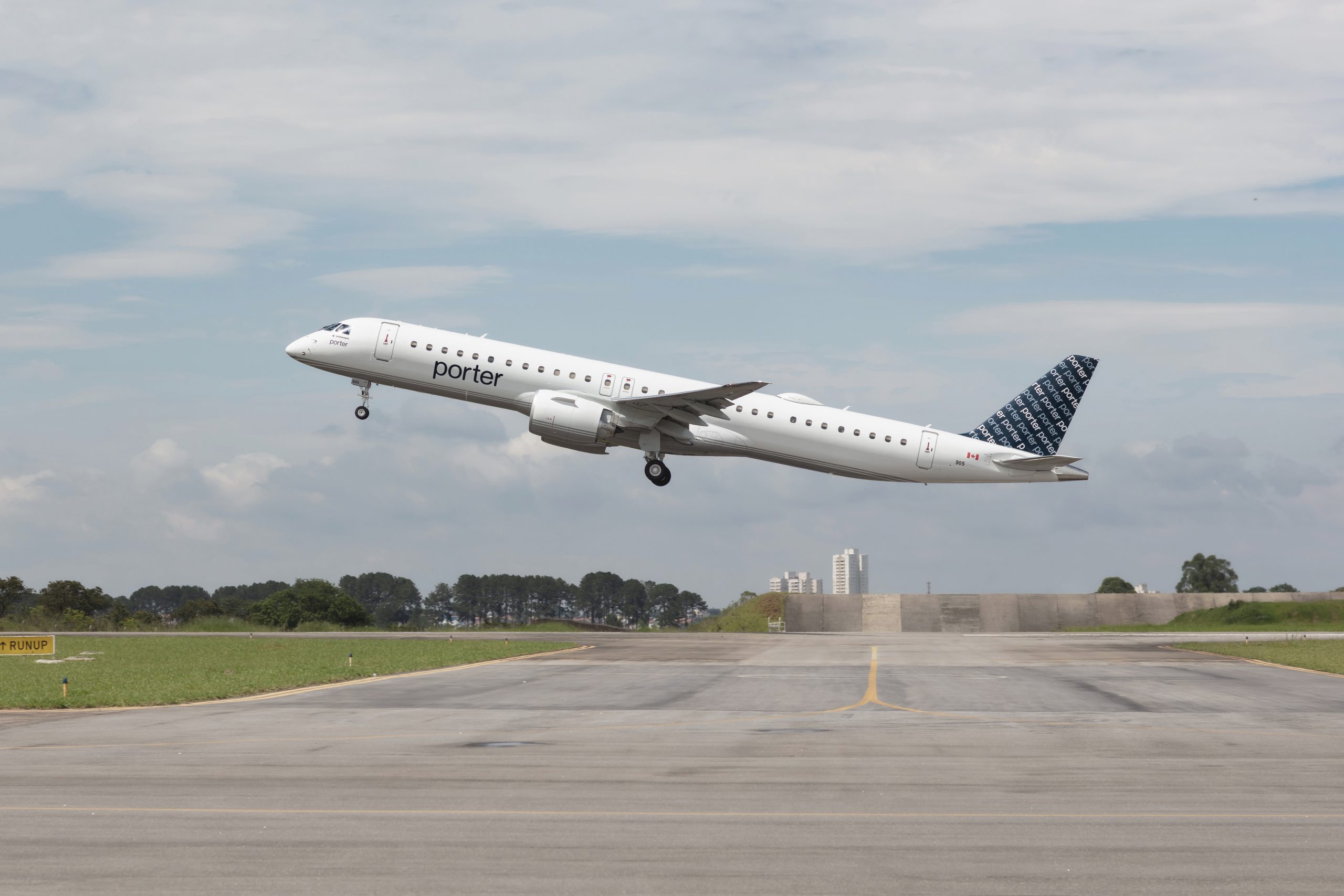 Porter Airlines' Embraer 195-E2. (Photo: Embraer)