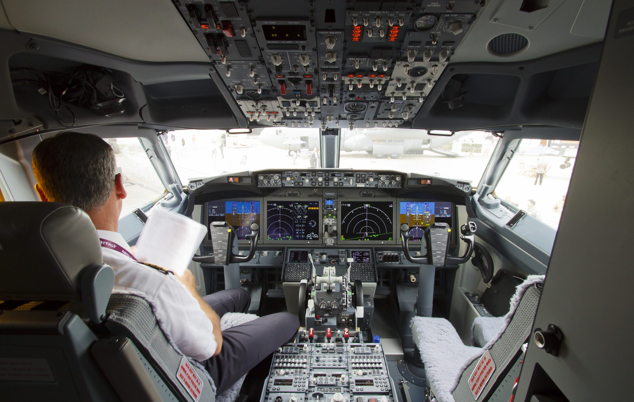 737 MAX cockpit