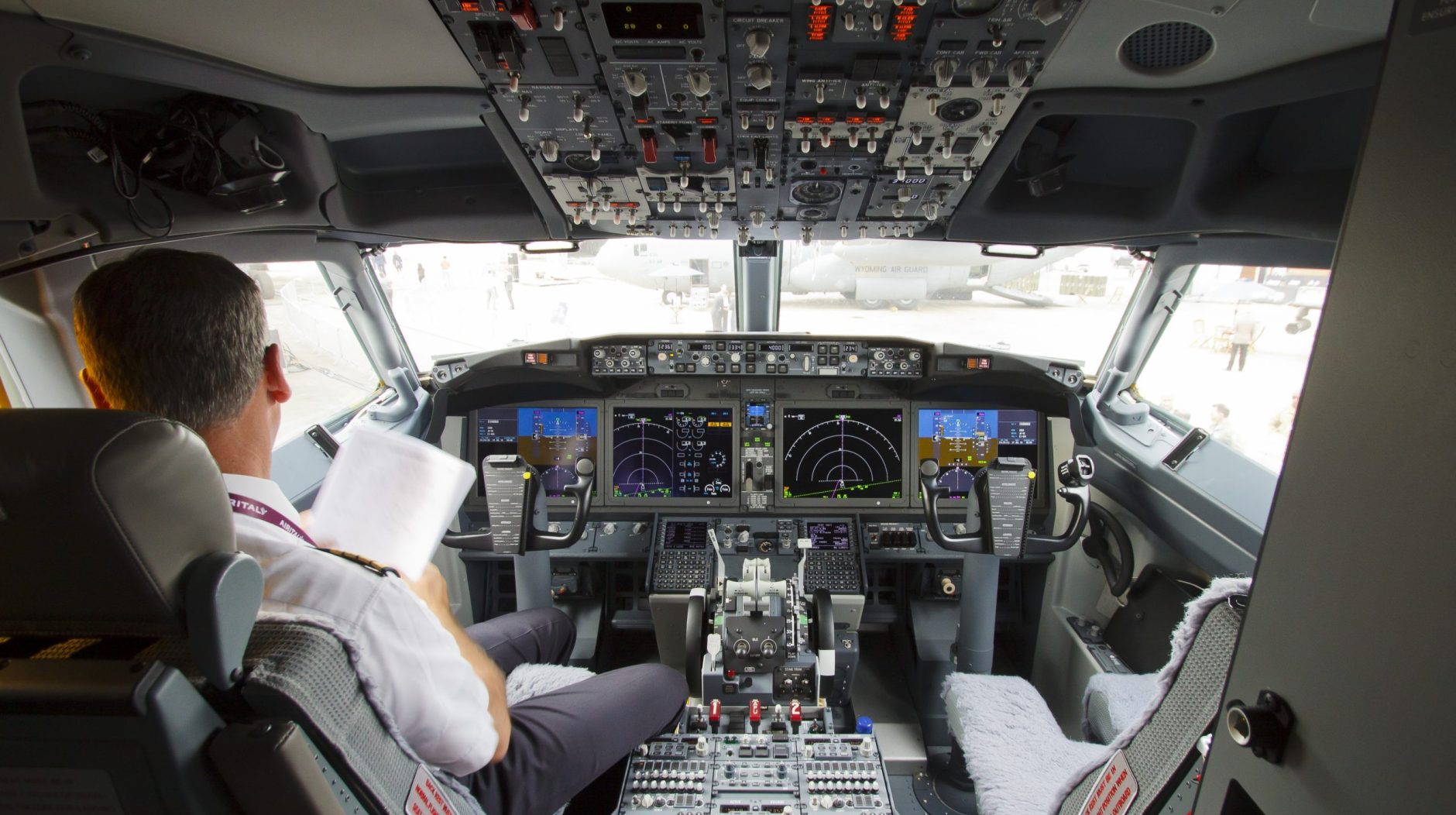 737 MAX cockpit