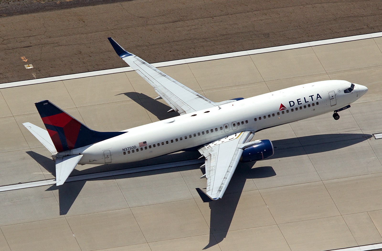 Delta 737 in Los Angeles