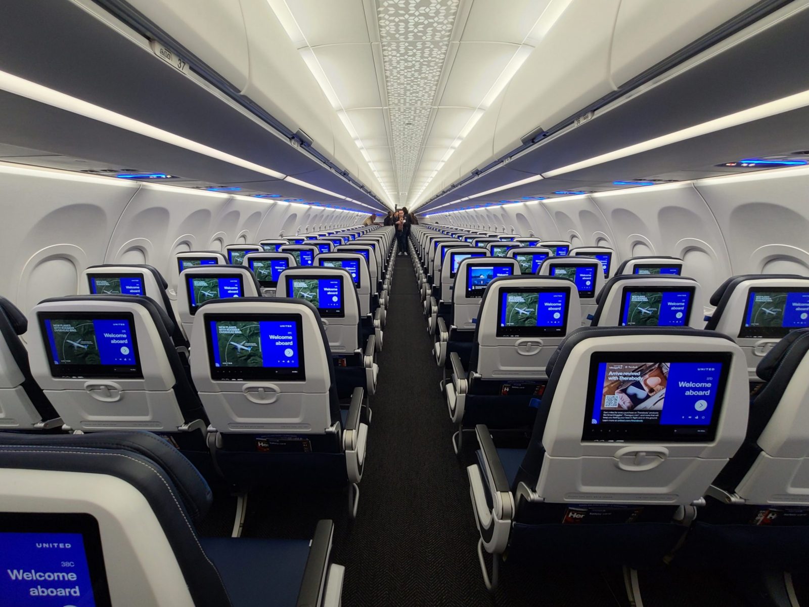 United A321neo cabin