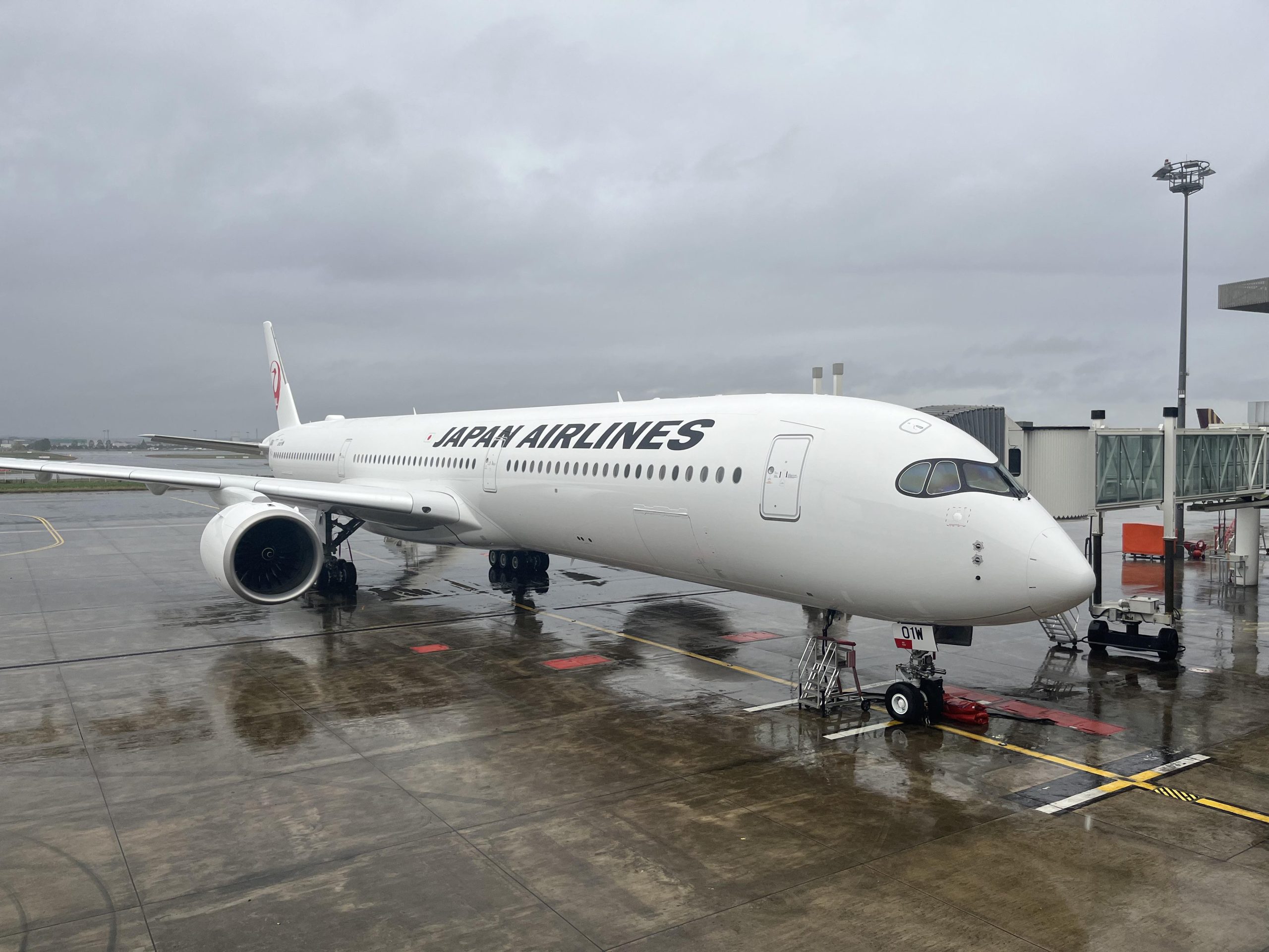 First Look: Inside JAL's Flagship Airbus A350-1000 | AirlineGeeks.com