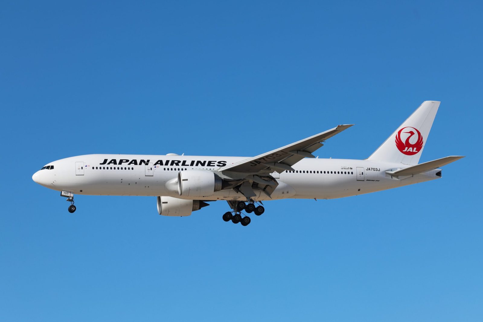 JAL_Last_B777_200_JA703J_Low_P