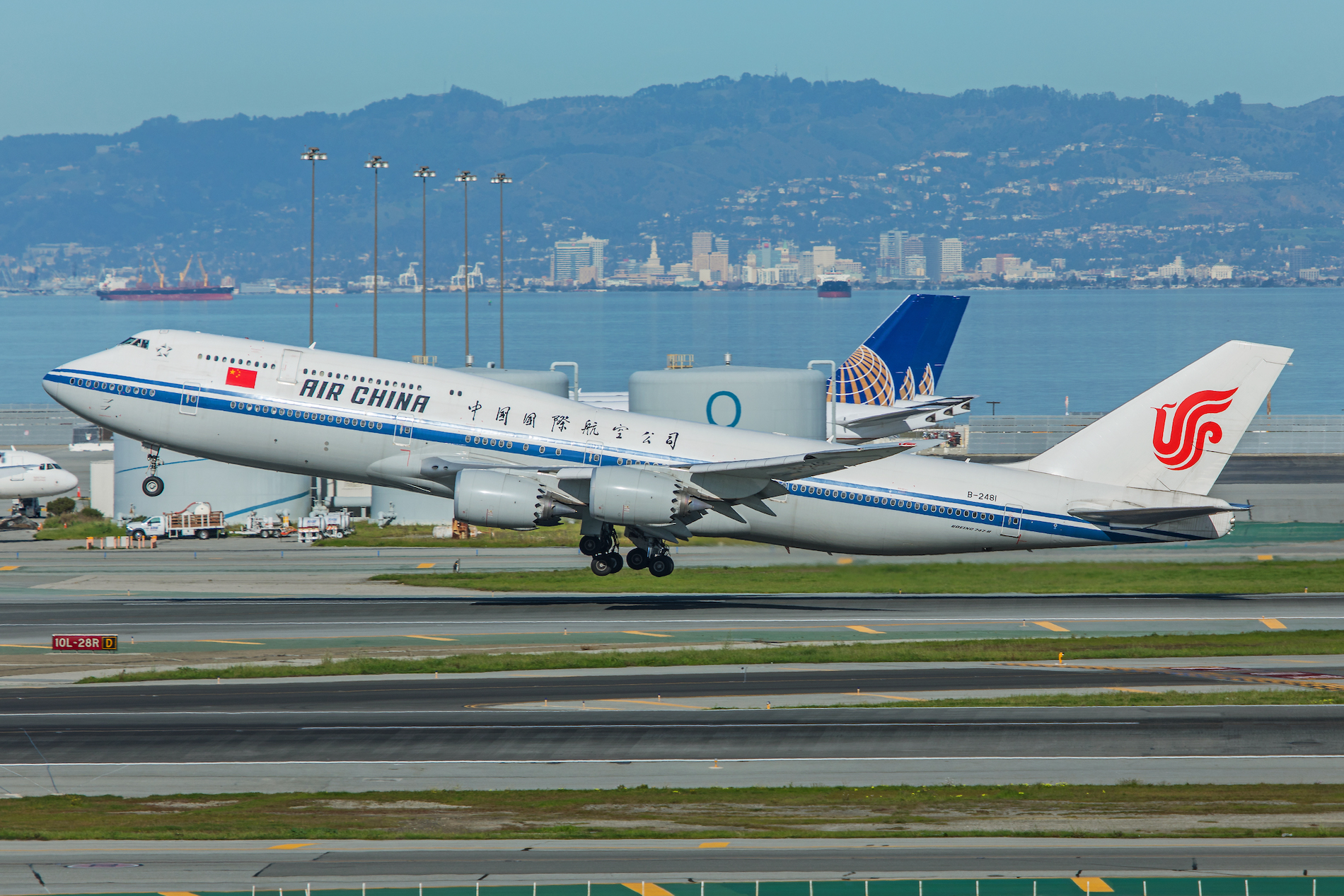 Air China 747-8i