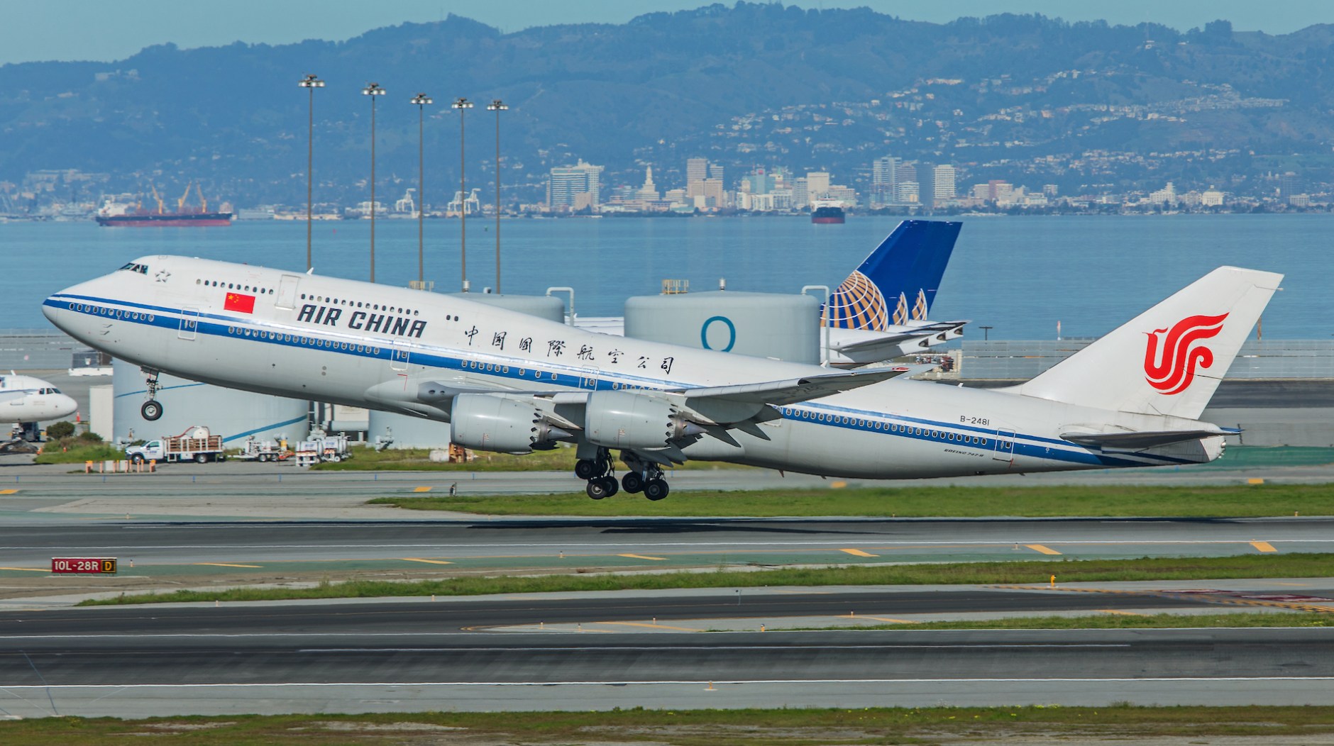 Air China 747-8i