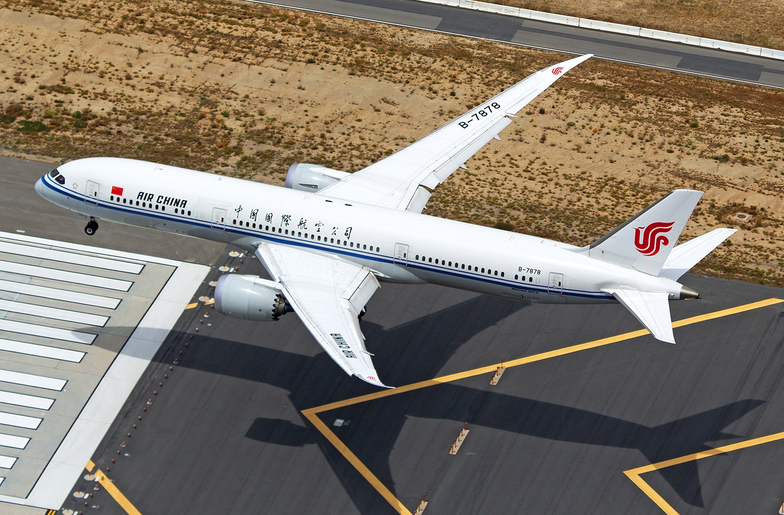 An Air China Boeing 787-9 in Los Angeles.
