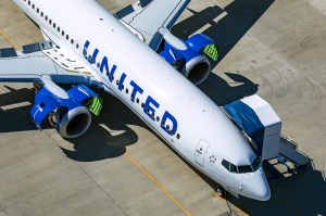 United 737 MAX 8