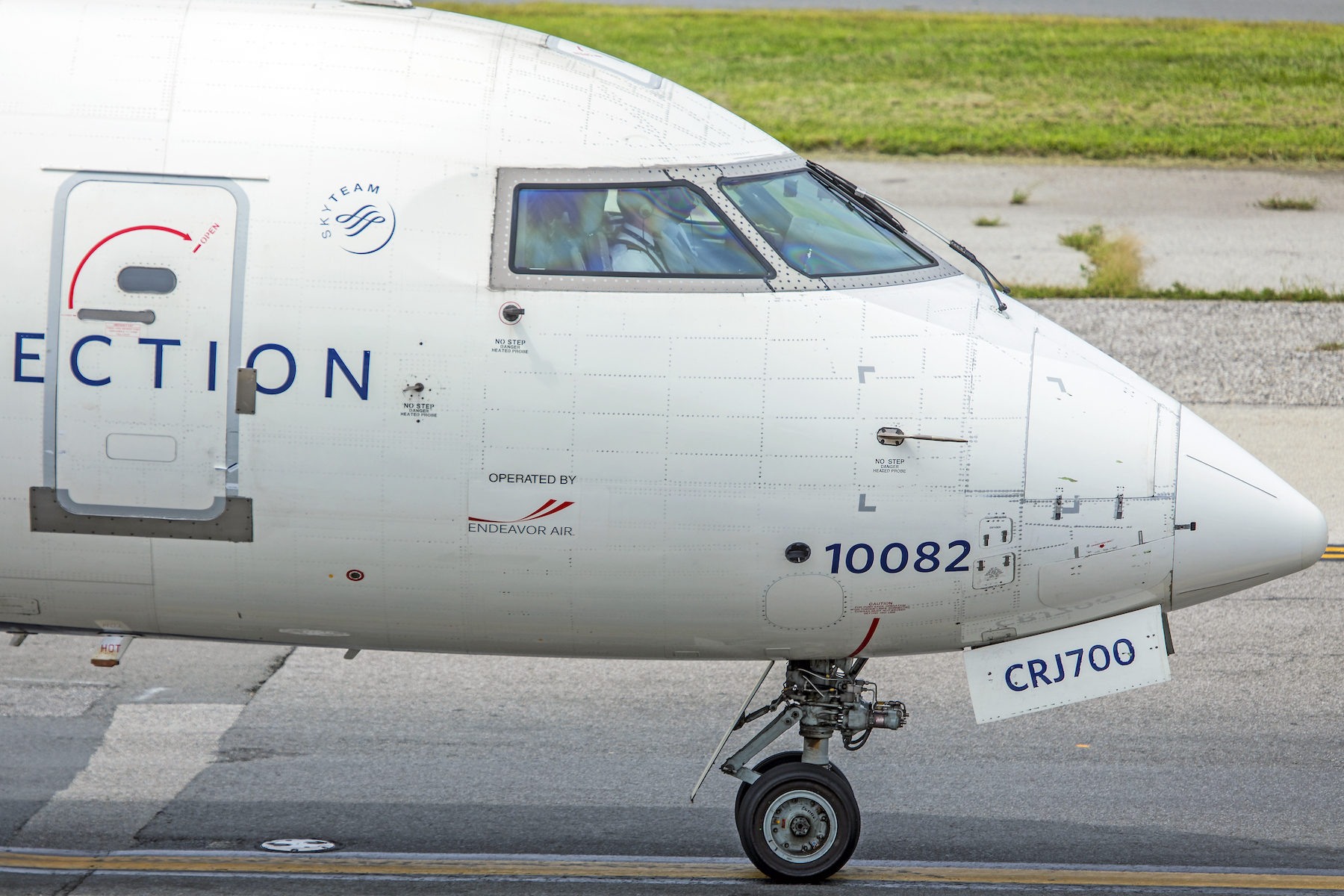 Delta Connection CRJ-900