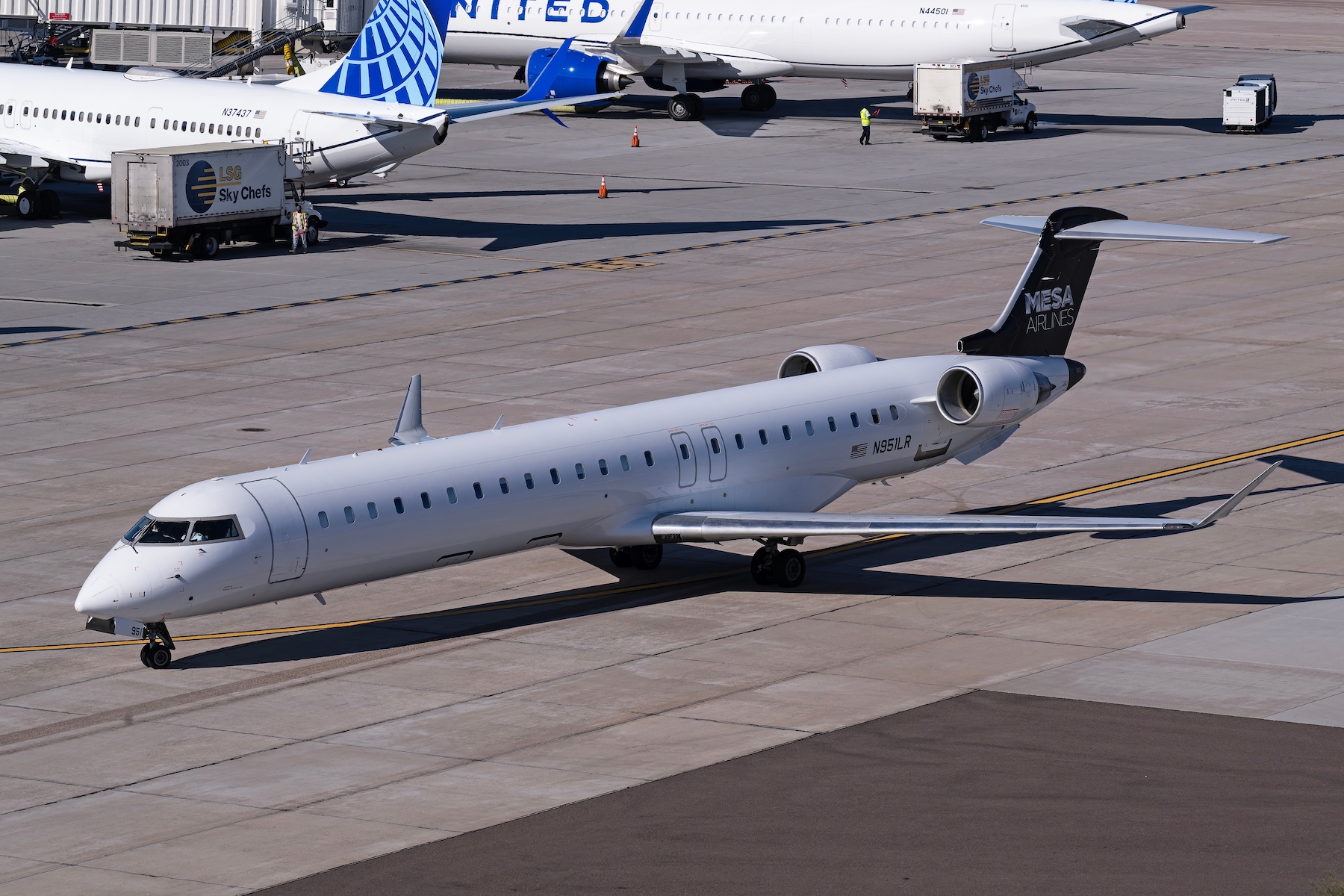 Mesa CRJ-900