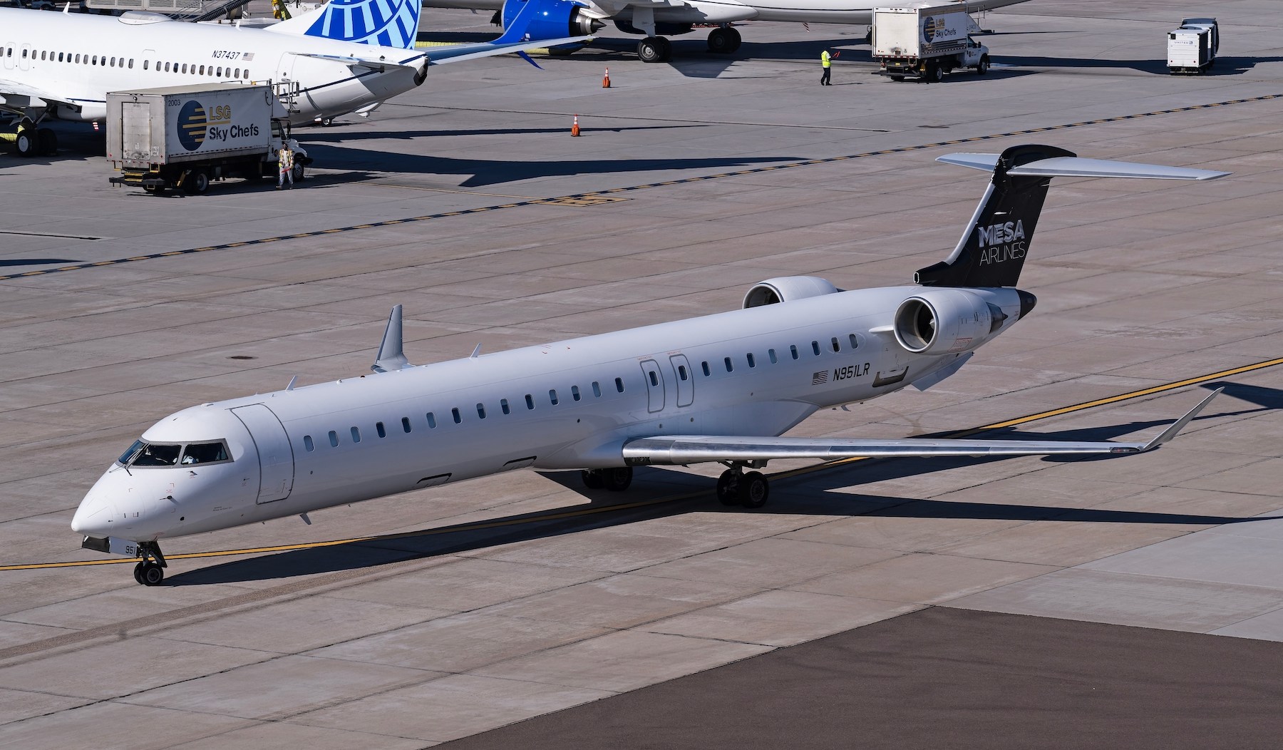 Mesa CRJ-900
