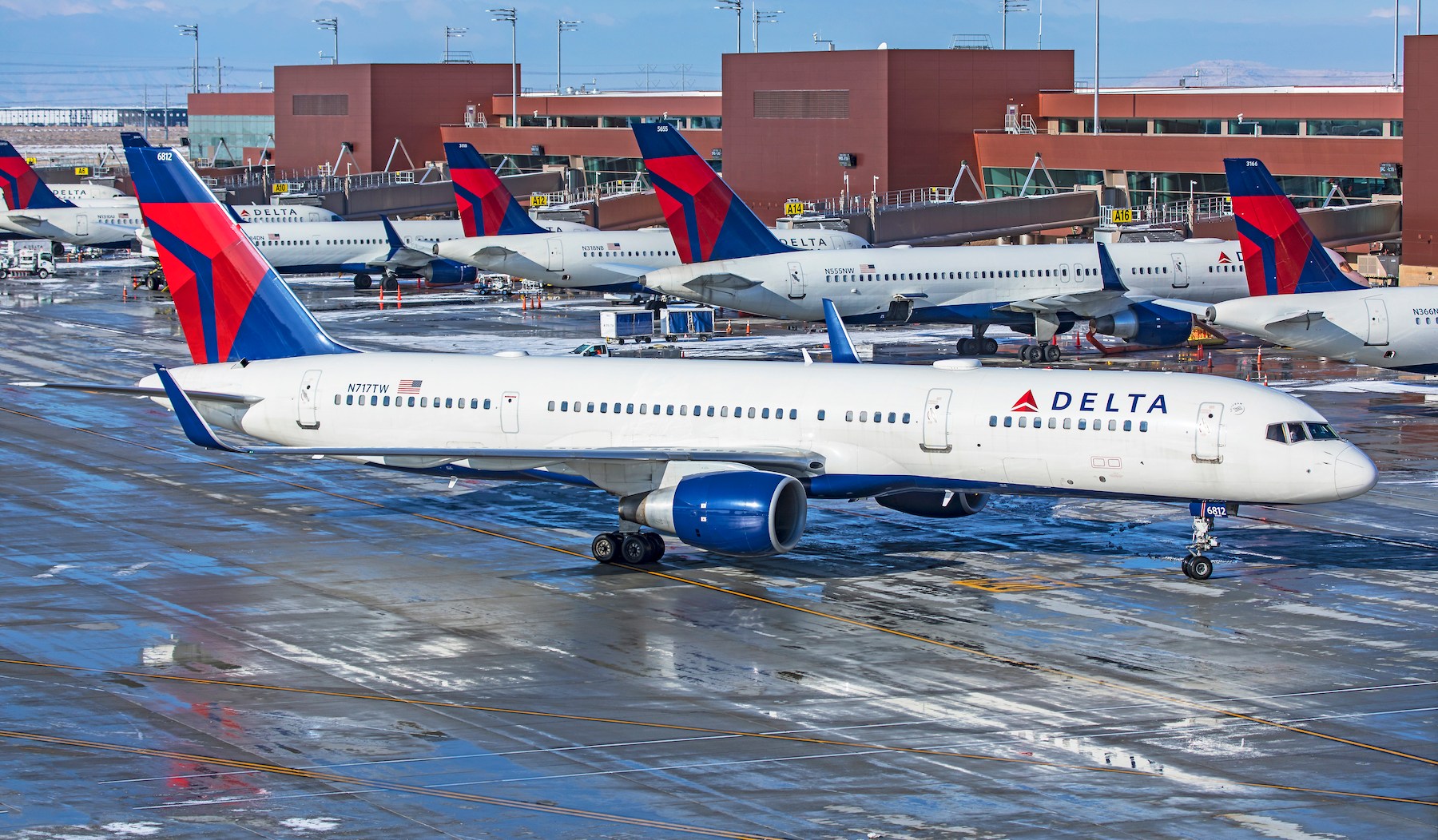 Delta 757-200 aircraft
