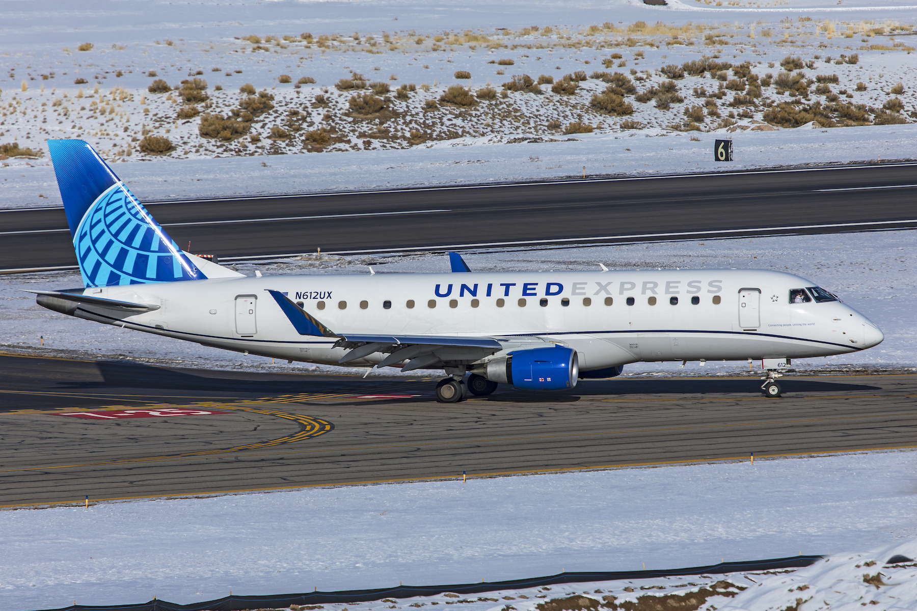 United Express E175