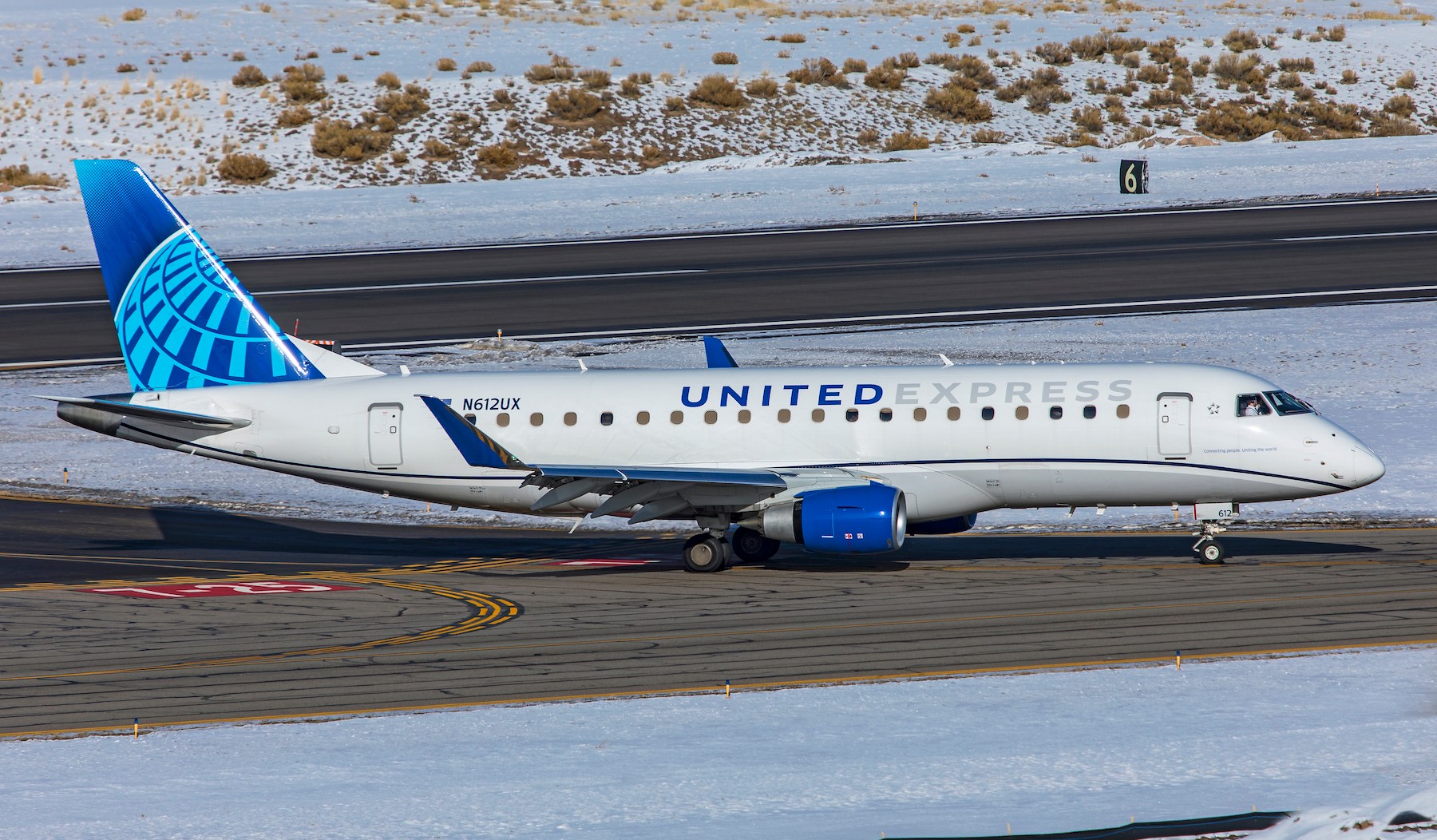 United Express E175