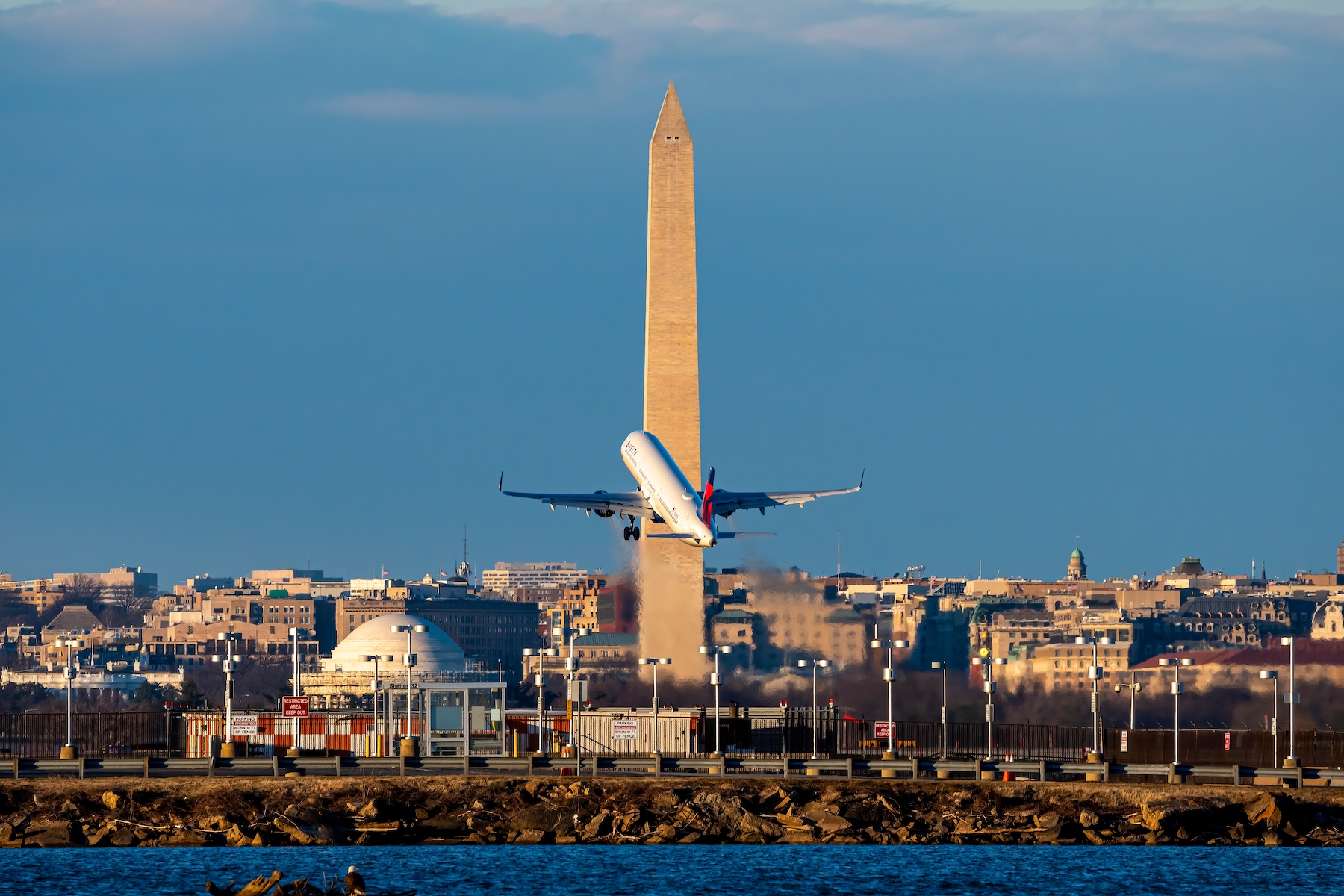 Delta aircraft Reagan National