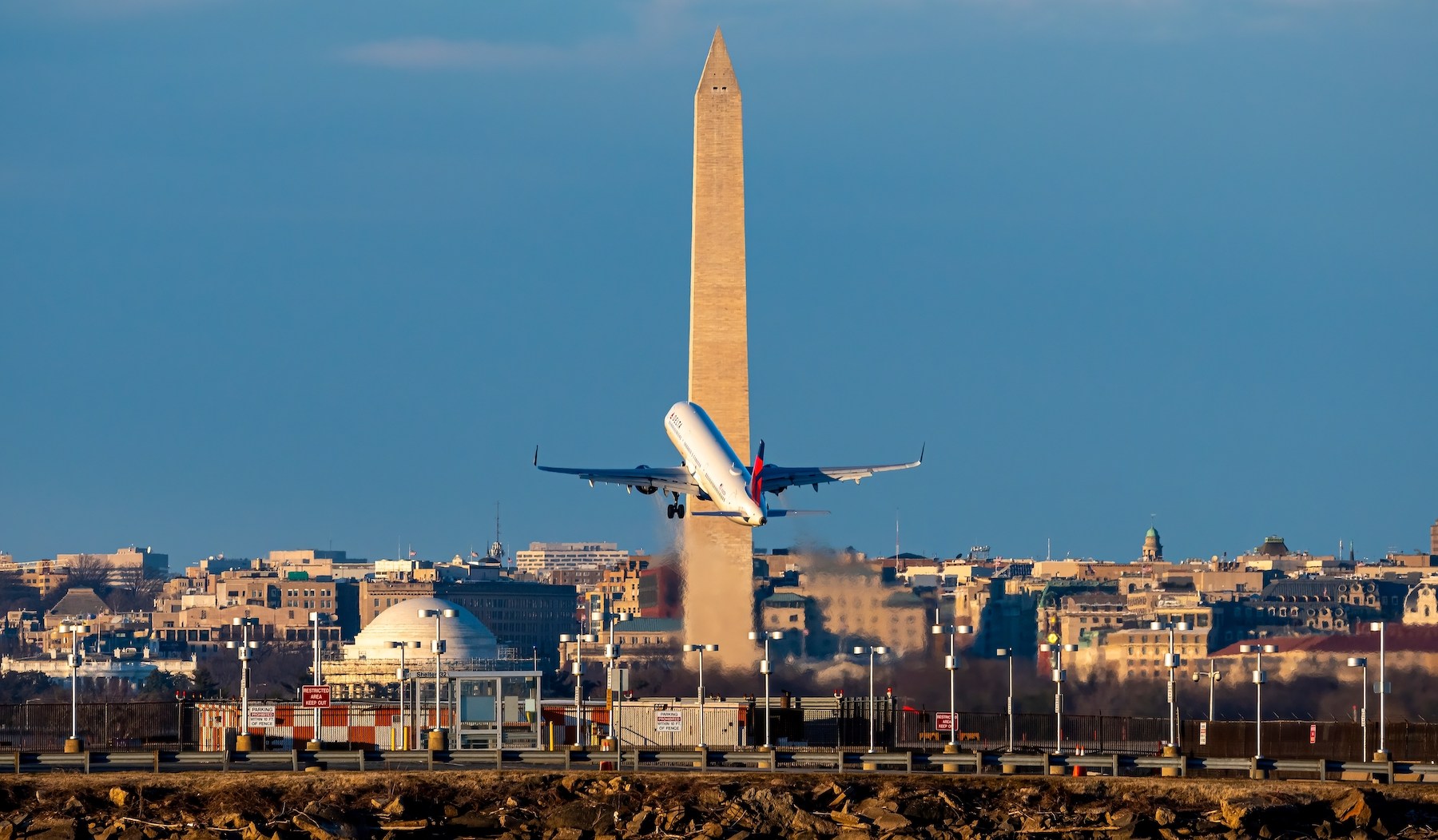 Delta aircraft Reagan National