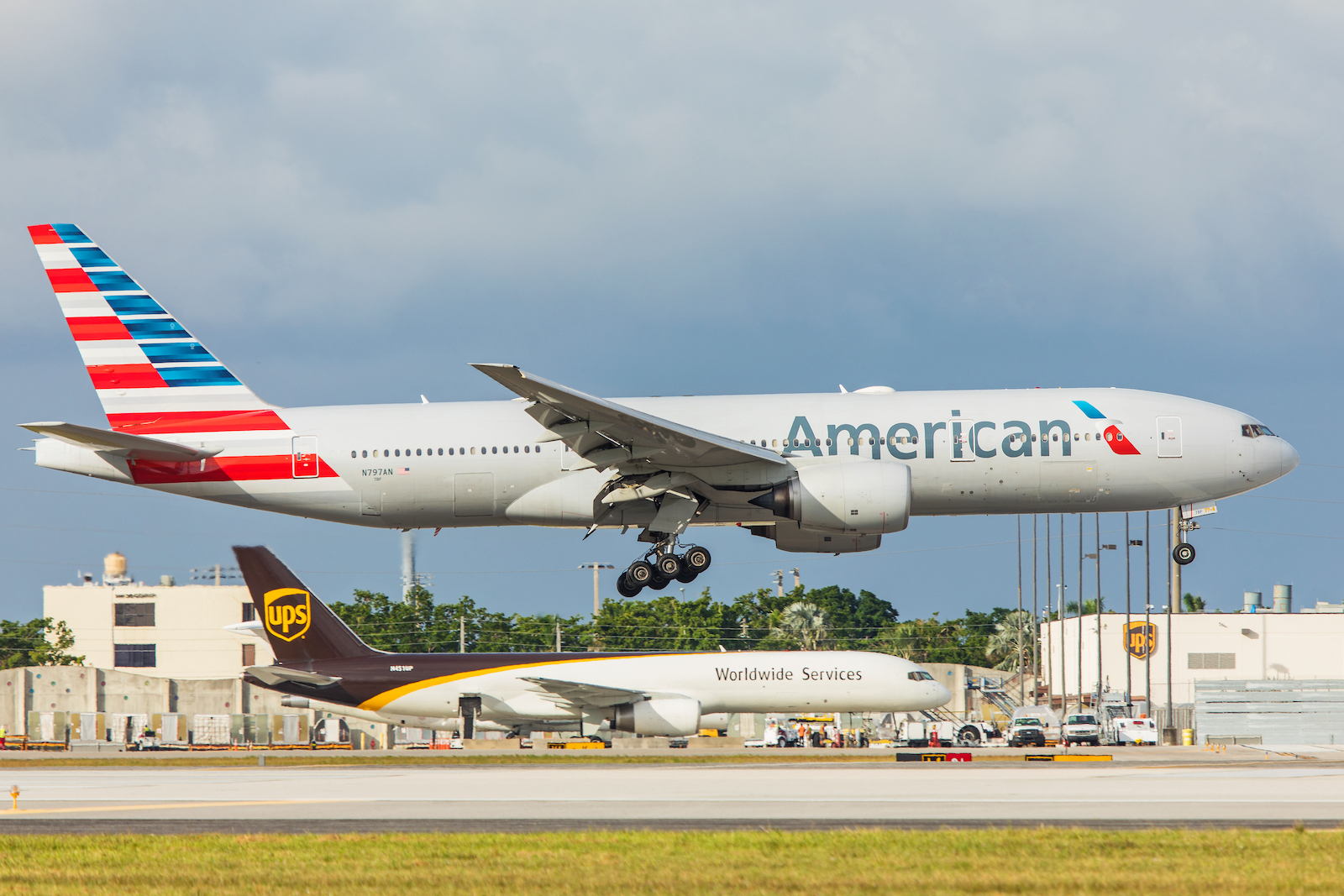 American 777-200