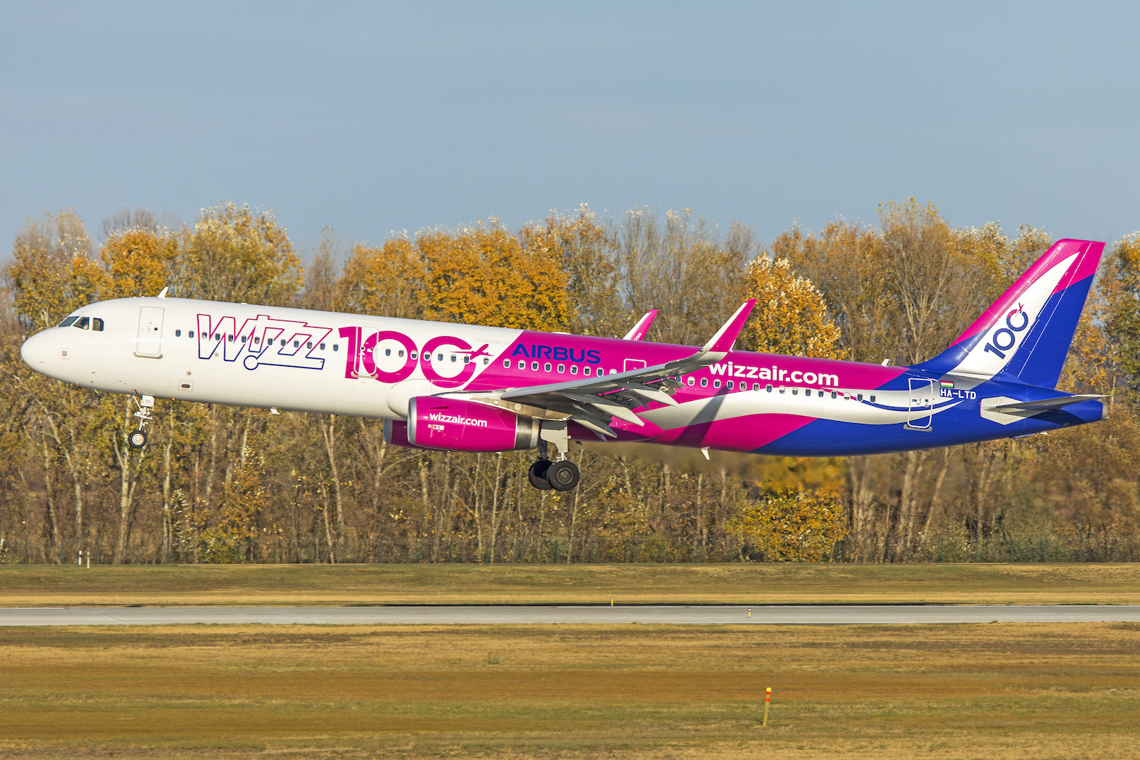 A Wizz Air Airbus A321