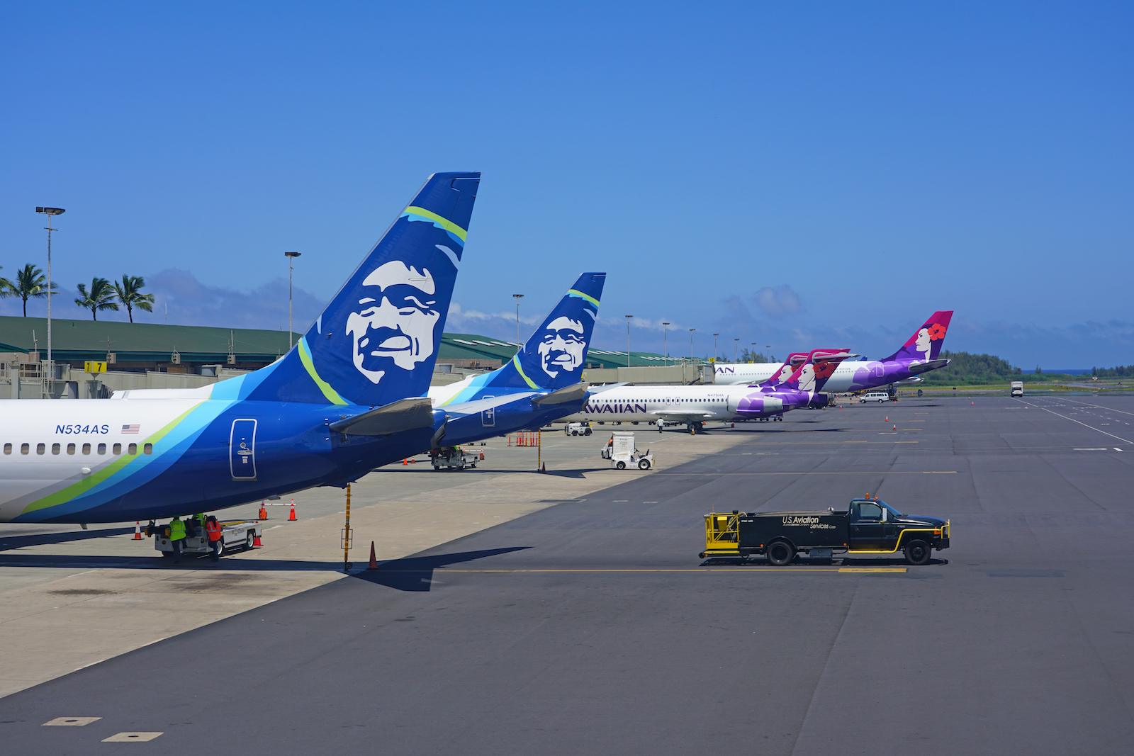 Alaska and Hawaiian aircraft